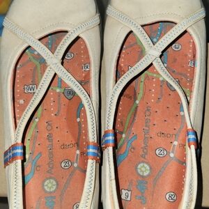 J41 Women's Cream Cross-Strap Flats